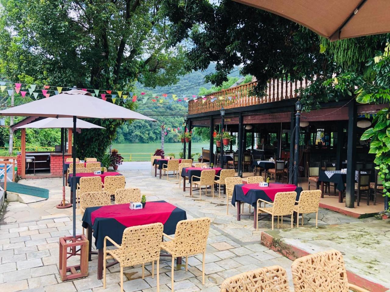 Lake View Resort Pokhara Ngoại thất bức ảnh