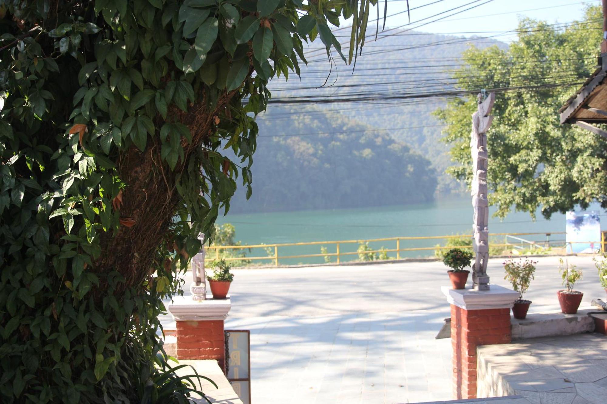 Lake View Resort Pokhara Ngoại thất bức ảnh
