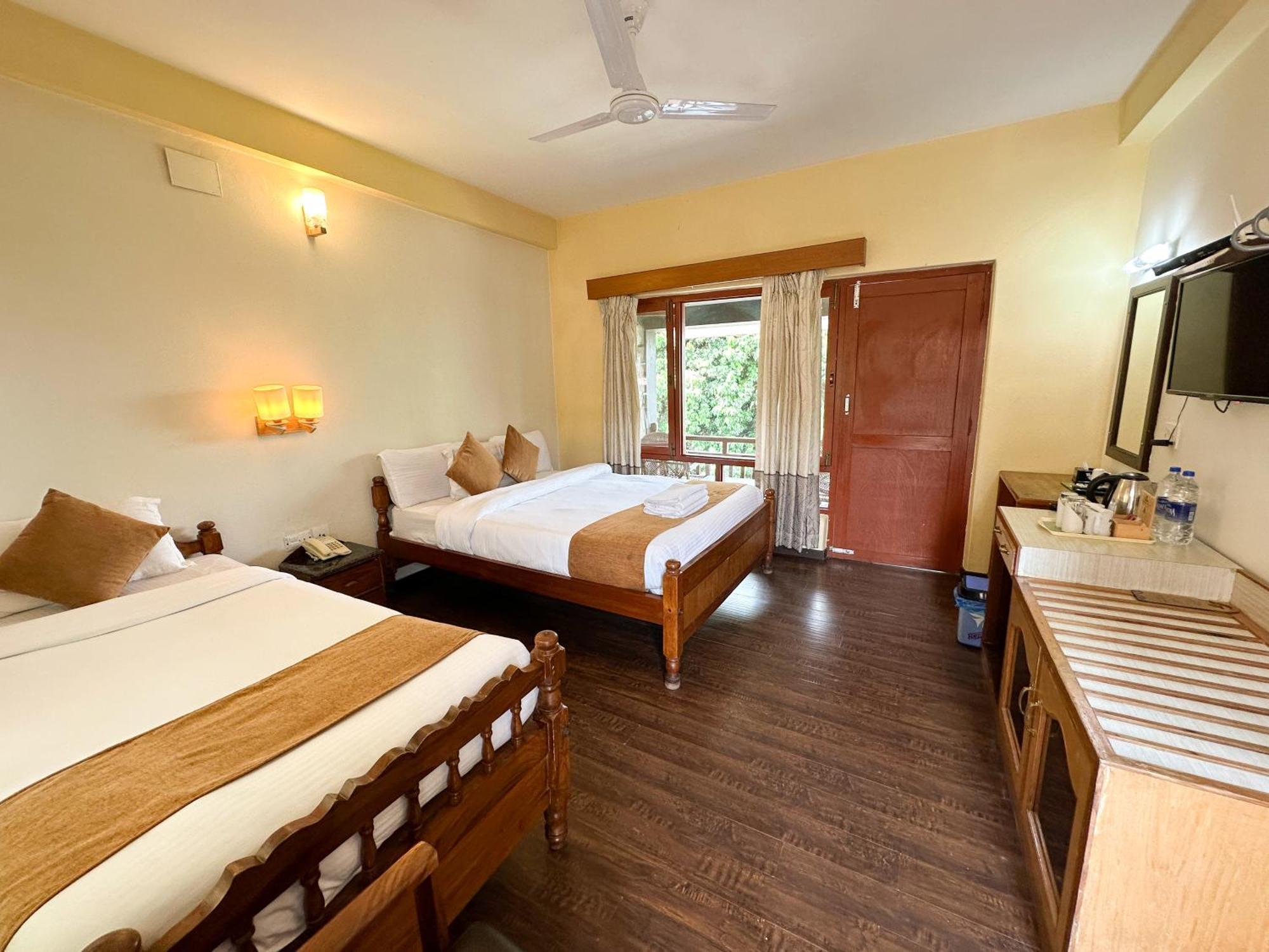 Lake View Resort Pokhara Ngoại thất bức ảnh