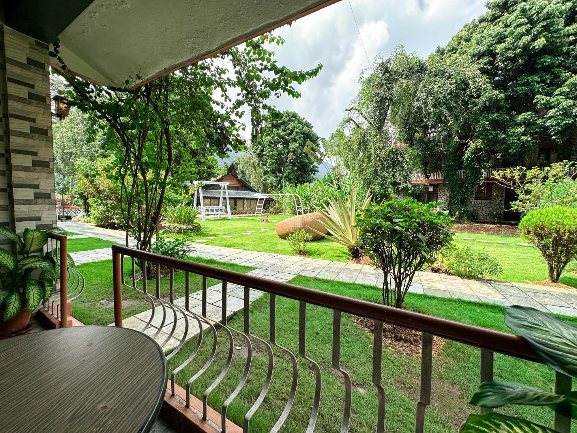 Lake View Resort Pokhara Ngoại thất bức ảnh
