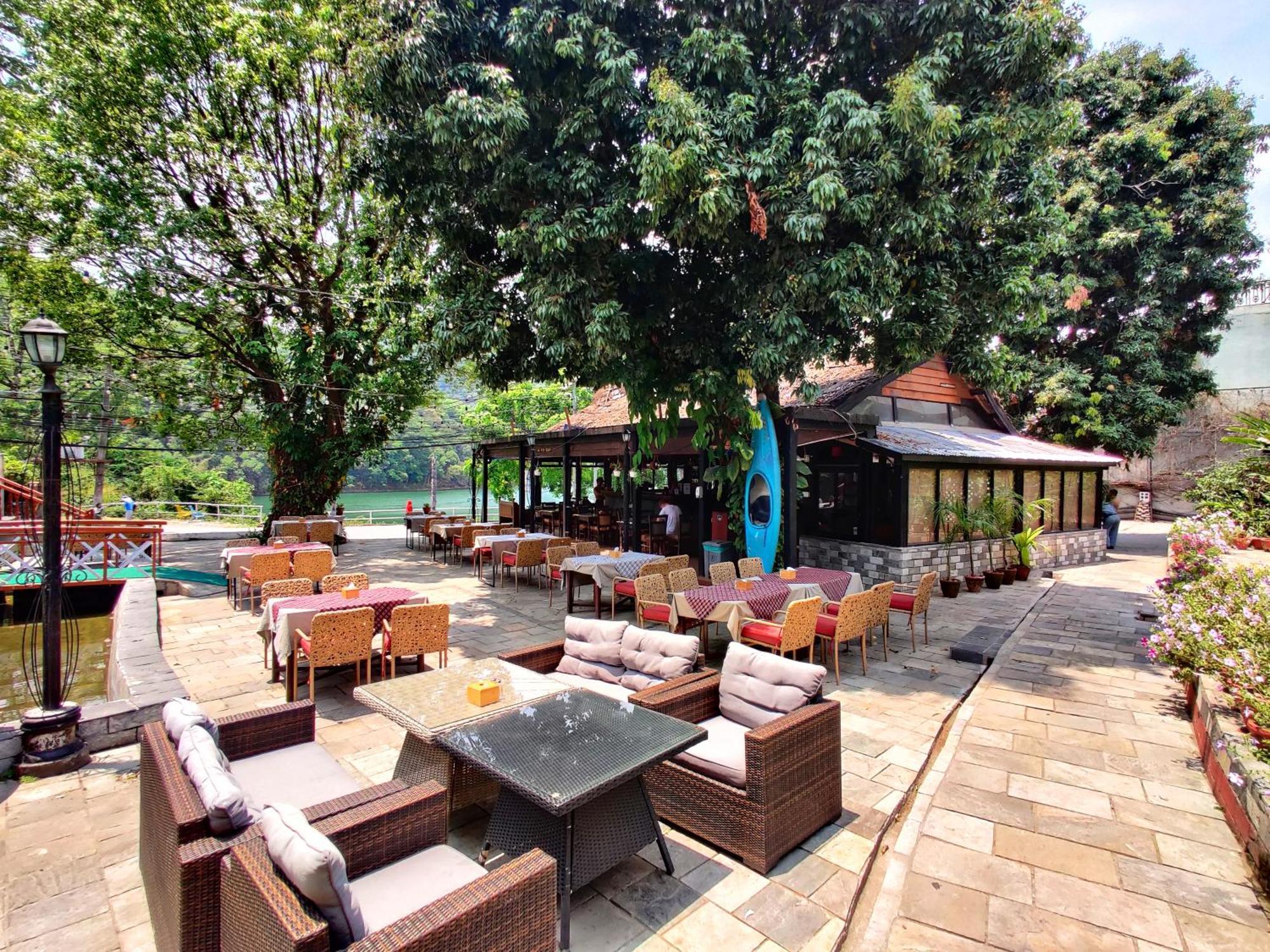 Lake View Resort Pokhara Ngoại thất bức ảnh