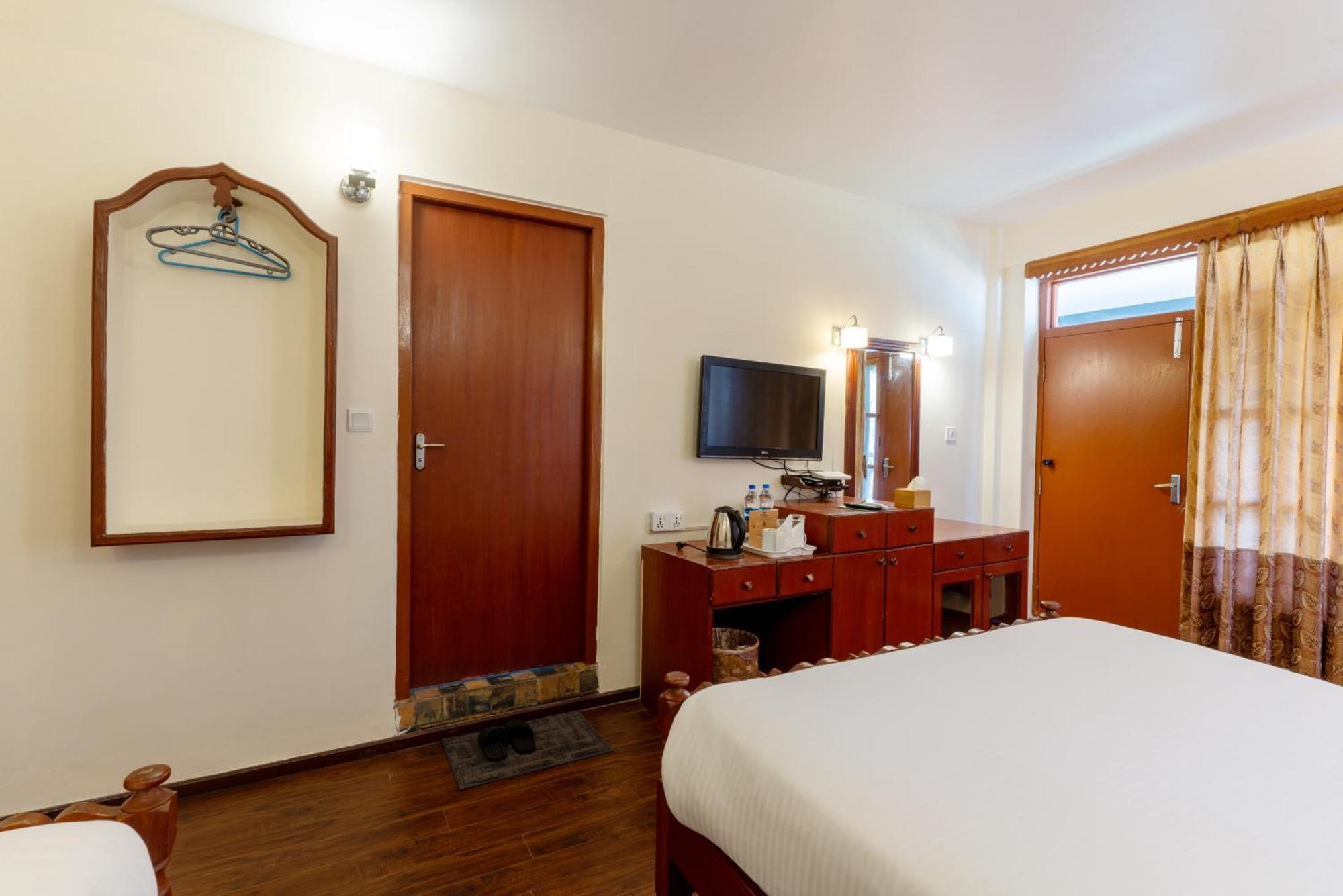 Lake View Resort Pokhara Ngoại thất bức ảnh
