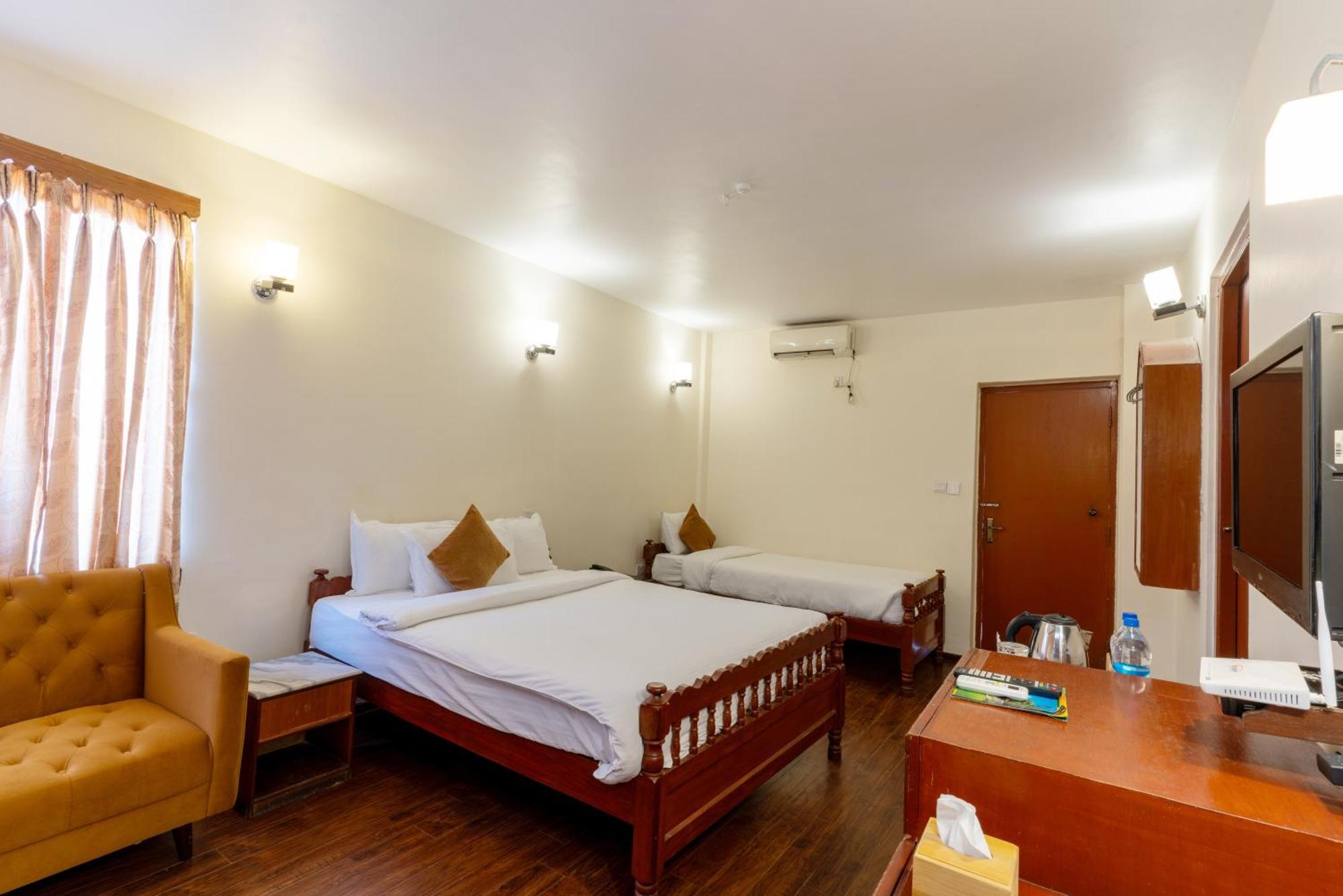 Lake View Resort Pokhara Ngoại thất bức ảnh